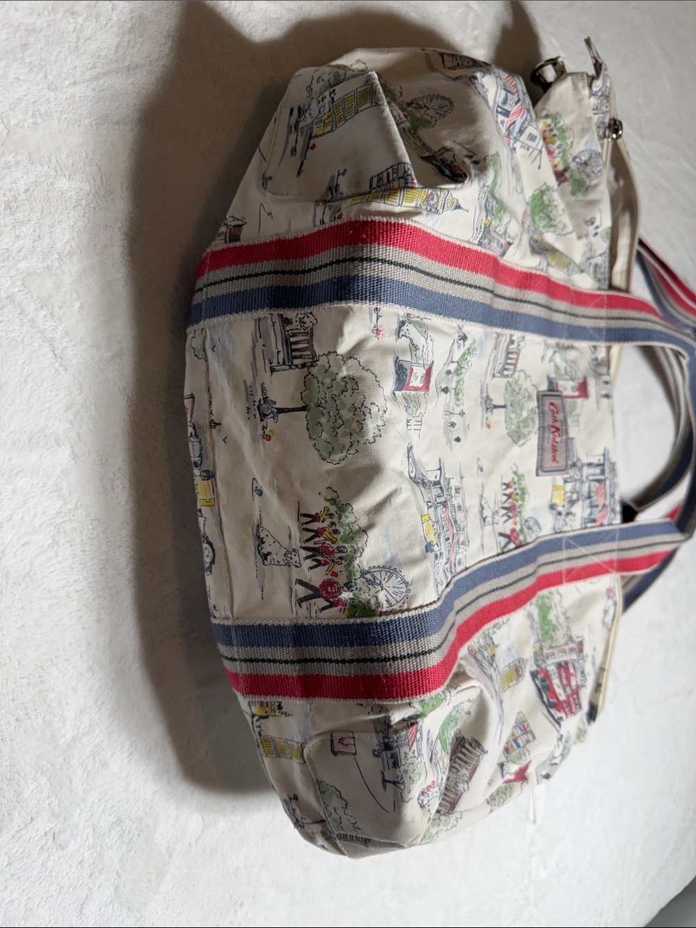 Cath Kidston Billie Goes To Town Cream London Scene Canvas Travel Bag - Picture 8 of 14